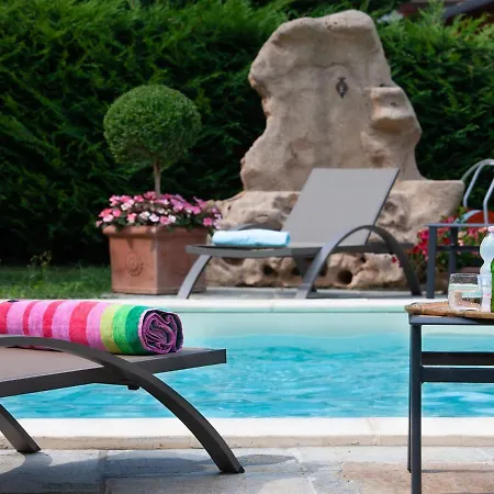 Sleeps 7 Pool Air Con Wifi Willa