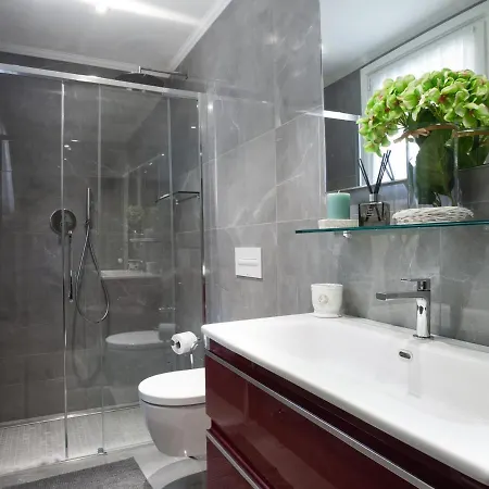 Sleeps 7 Pool Air Con Wifi